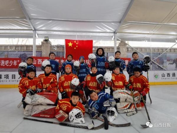 冰球突破豪华版免费版，解锁冰上激情的无限可能！✅✅✅冰球突破豪华版免费版下载安装